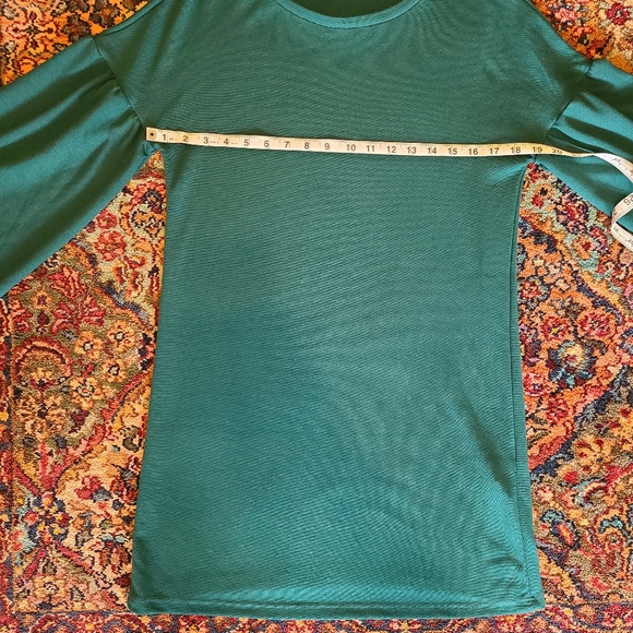 《NWOT Zara dress- emerald green w/ flowy sleeves》 - Picture 14 of 16